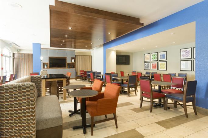 Holiday Inn Express & Suites S Lake Buena Vista | Kissimmee, FL, 34746 | dining room