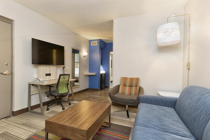 Holiday Inn Express & Suites S Lake Buena Vista | Kissimmee, FL, 34746 | sitting area