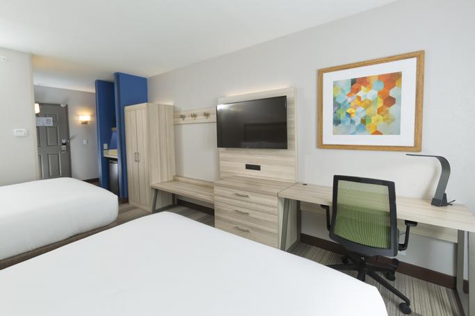 Holiday Inn Express & Suites S Lake Buena Vista | Kissimmee, FL, 34746 | sleek modern rooms