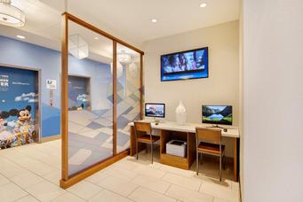 Holiday Inn Express & Suites S Lake Buena Vista | Kissimmee, FL, 34746 | business hotel