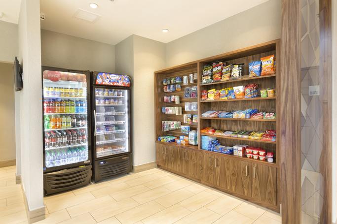 Holiday Inn Express & Suites S Lake Buena Vista | Kissimmee, FL, 34746 | convenience store
