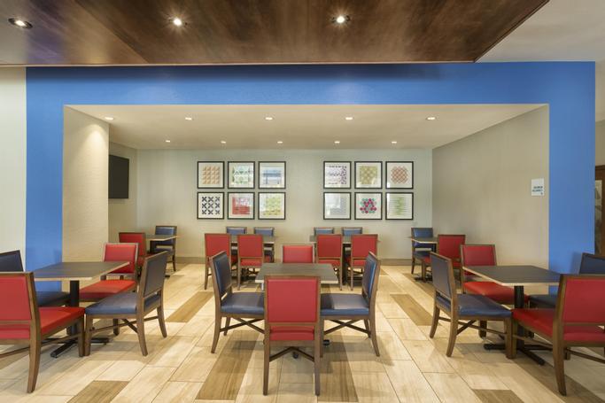 Holiday Inn Express & Suites S Lake Buena Vista | Kissimmee, FL, 34746 | hotel restaurant