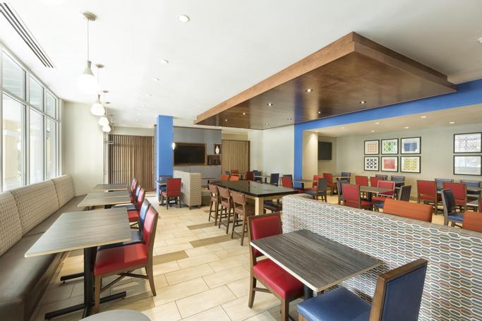 Holiday Inn Express & Suites S Lake Buena Vista | Kissimmee, FL, 34746 | breakfast room