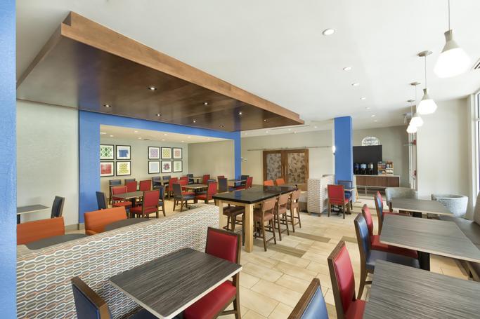 Holiday Inn Express & Suites S Lake Buena Vista | Kissimmee, FL, 34746 | Photo Gallery - 7