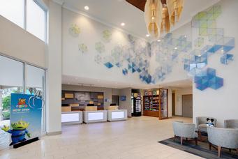 Holiday Inn Express & Suites S Lake Buena Vista | Kissimmee, FL, 34746 | hotel lobby