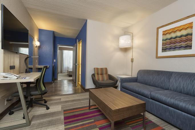 Holiday Inn Express & Suites S Lake Buena Vista | Kissimmee, FL, 34746 | spacious guest suites