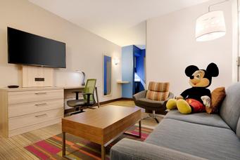 Holiday Inn Express & Suites S Lake Buena Vista | Kissimmee, FL, 34746 | family room